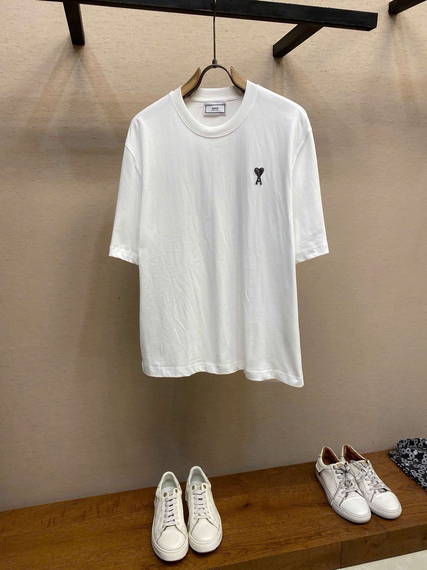 아미 블랙 하트 로고 남여공용 반팔티