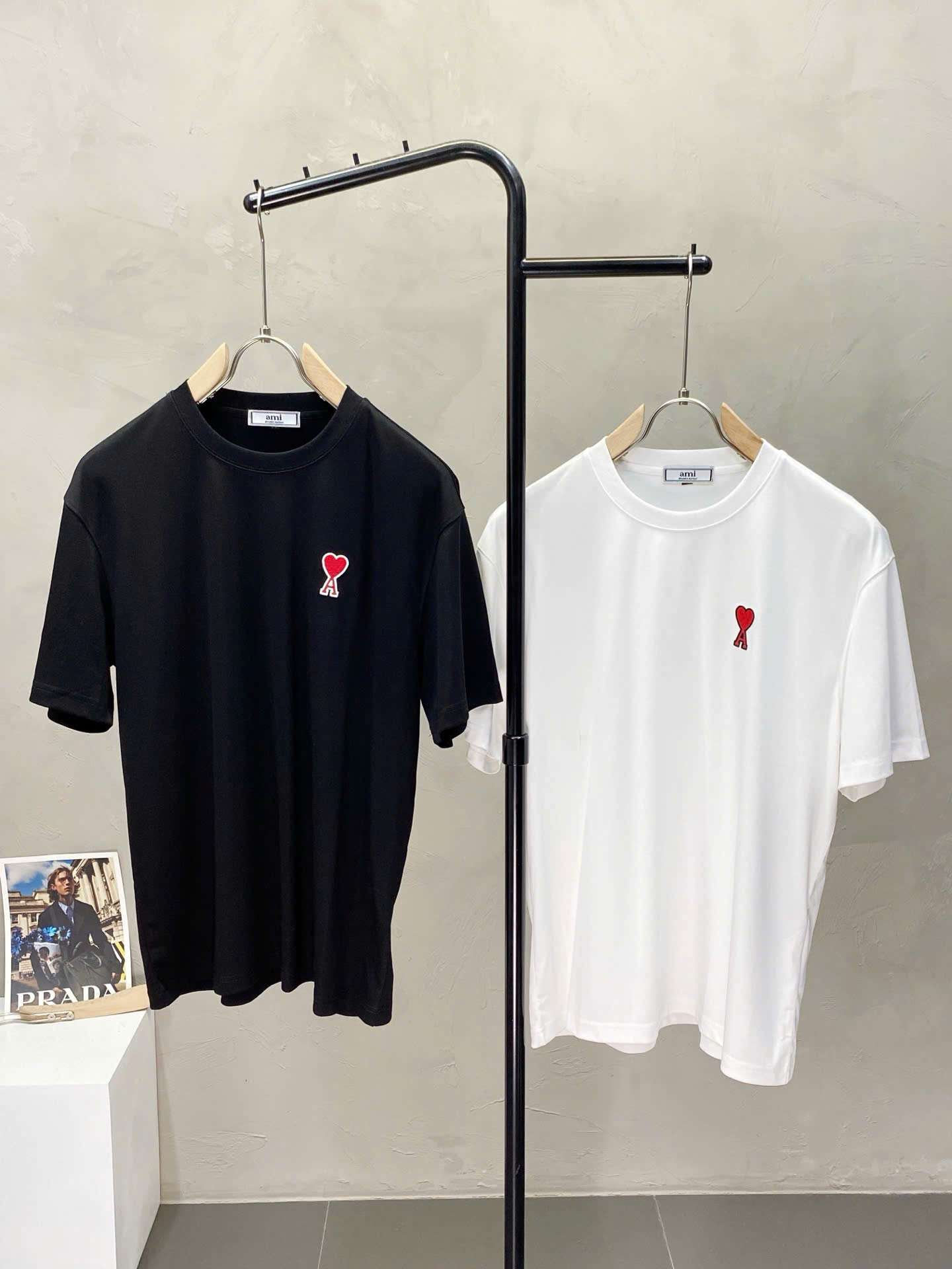 아미 자수 하트 로고 남성 반팔티