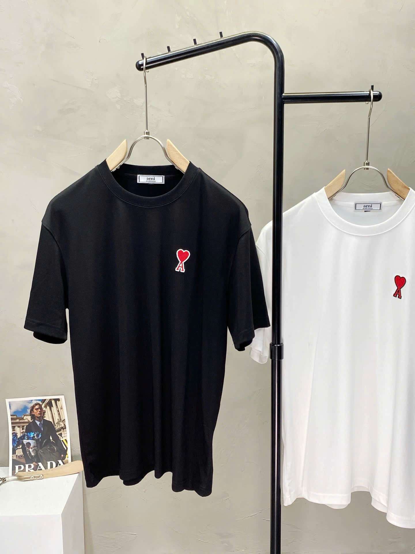 아미 자수 하트 로고 남성 반팔티