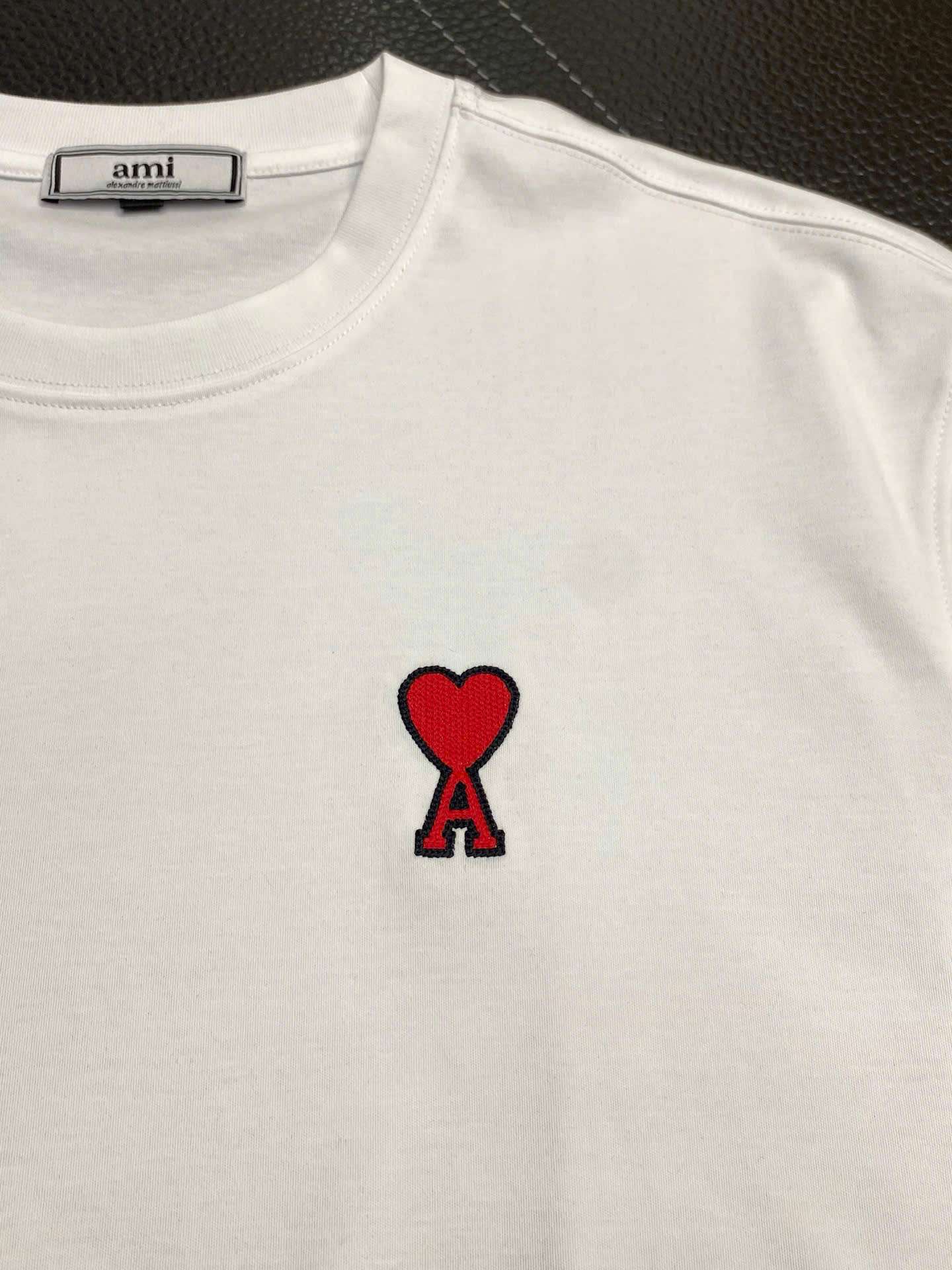 아미 자수 하트 로고 남성 반팔티