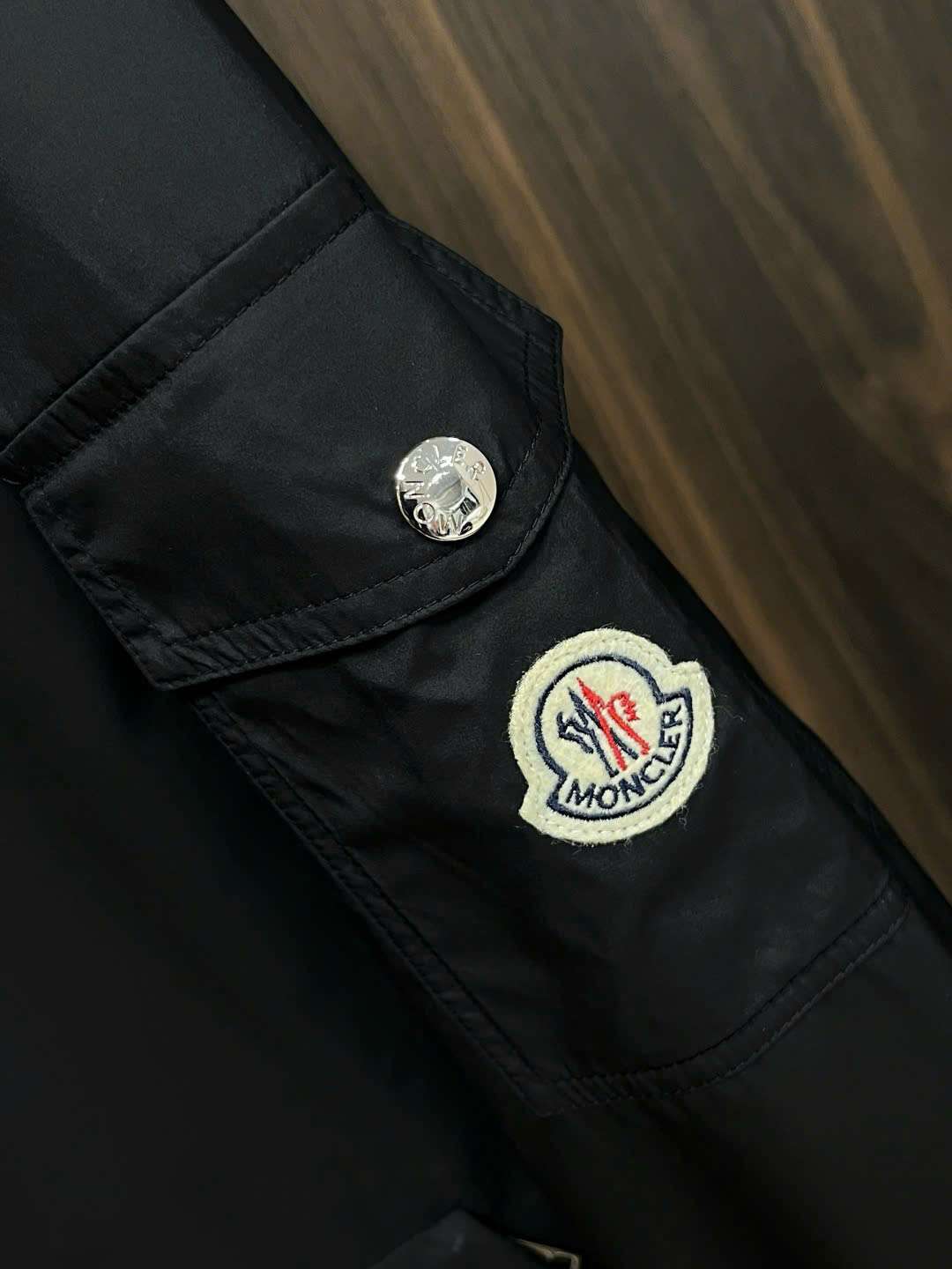 몽클레르 가슴 & 소매 로고 남성 바람막이