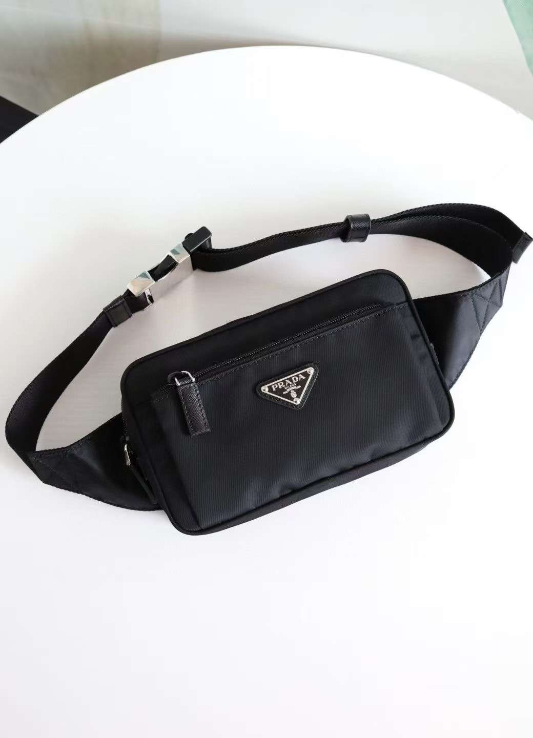 프라다 삼각로고 나일론 남성 벨트백
