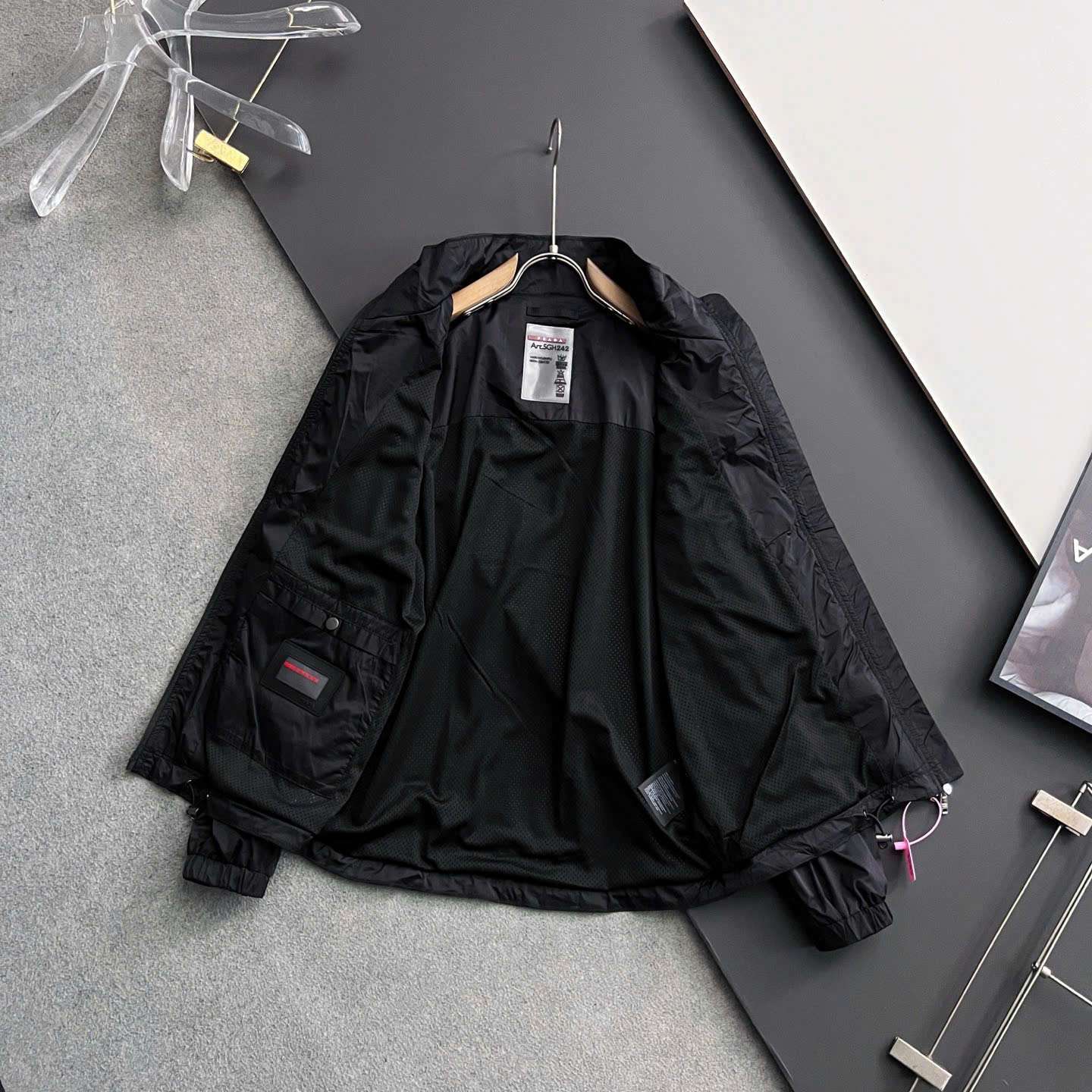 프라다 삼각 로고 남여공용 바람막이