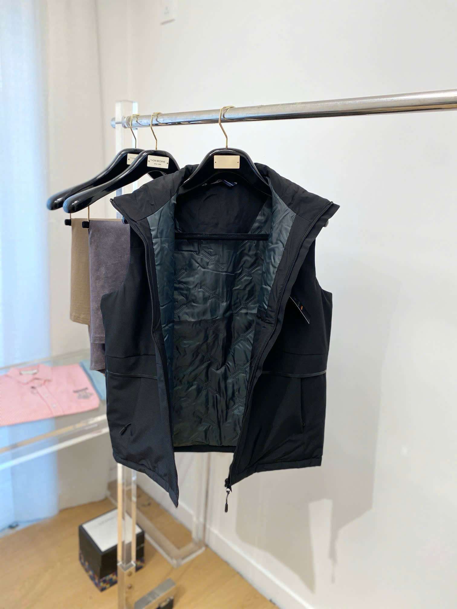 아크테릭스 가슴 로고 남성 조끼