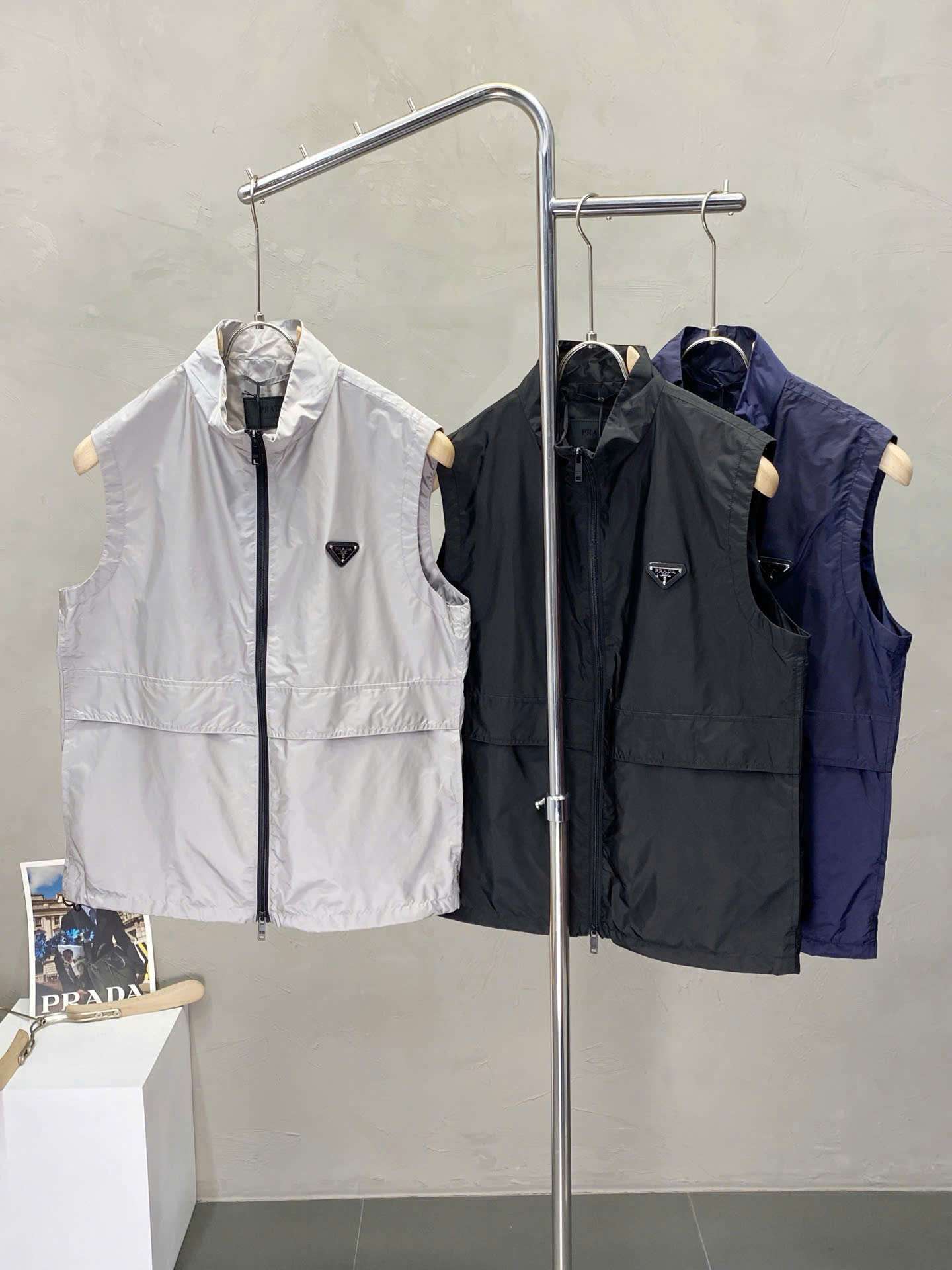 프라다 삼각 로고 남성 조끼 (3컬러)