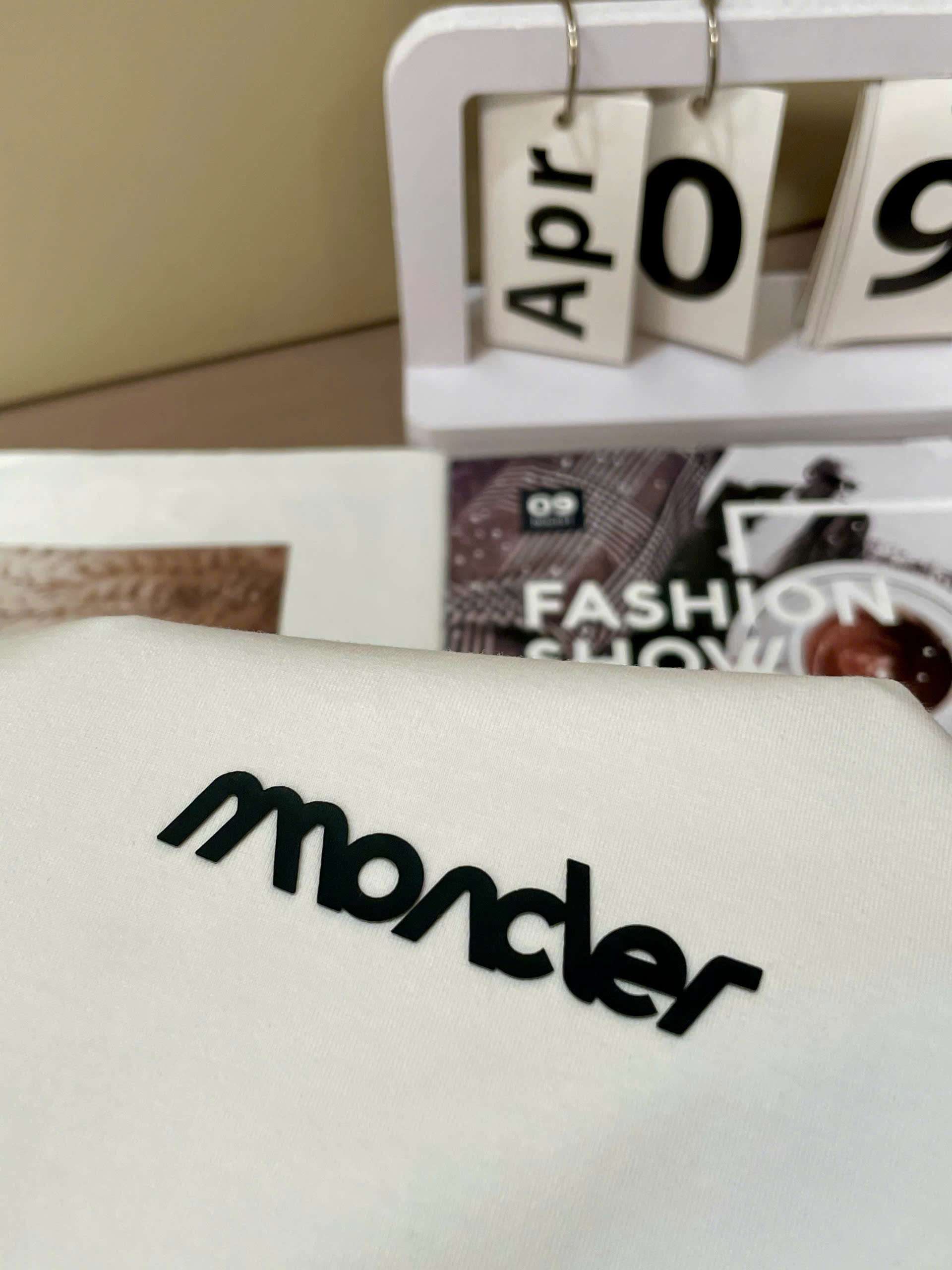 몽클레르 베이직 로고 남성 반팔티 (2컬러)