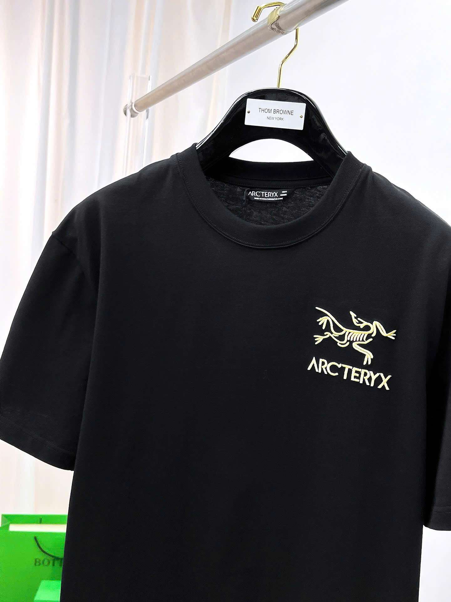 아크테릭스 자수 로고 남성 반팔티 (2컬러)