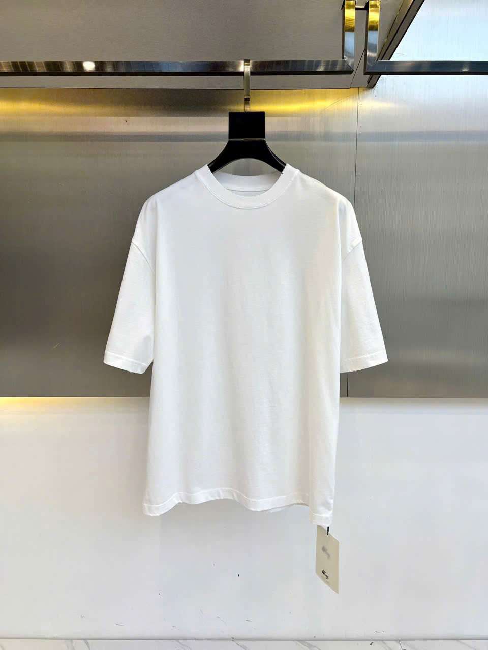 Maison Margiela 뒤에 자수 로고 남성 상의 (2컬러)