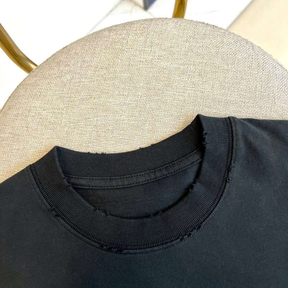 Maison Margiela 뒤에 자수 로고 남성 상의 (2컬러)