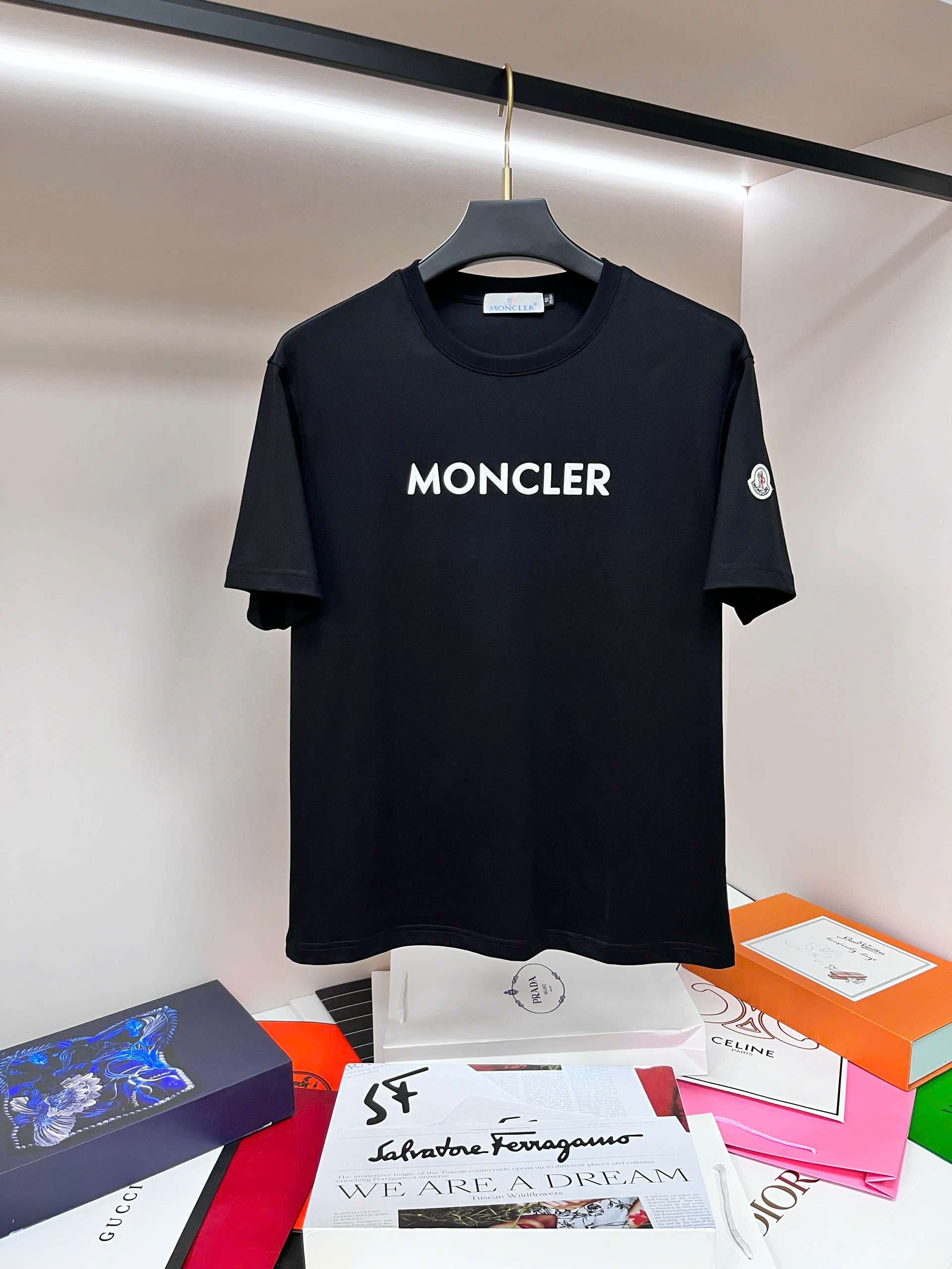 몽클레르 가슴 로고 남성 반팔티