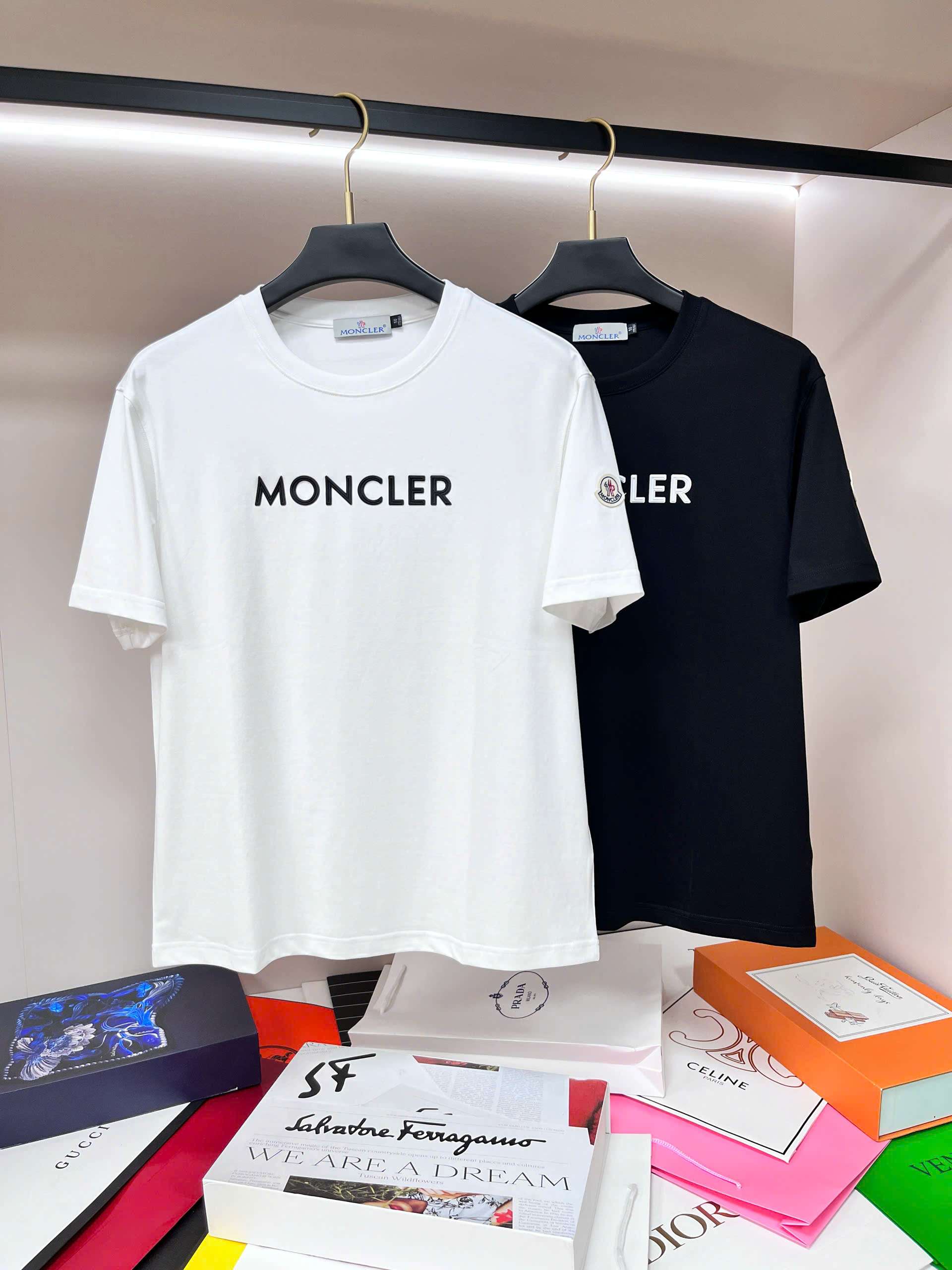 몽클레르 가슴 로고 남성 반팔티