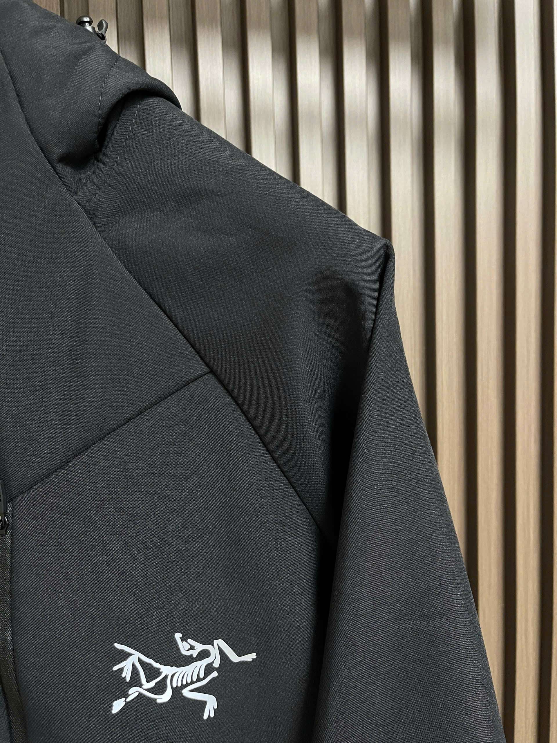 아크테릭스 가슴 로고 남성 자켓