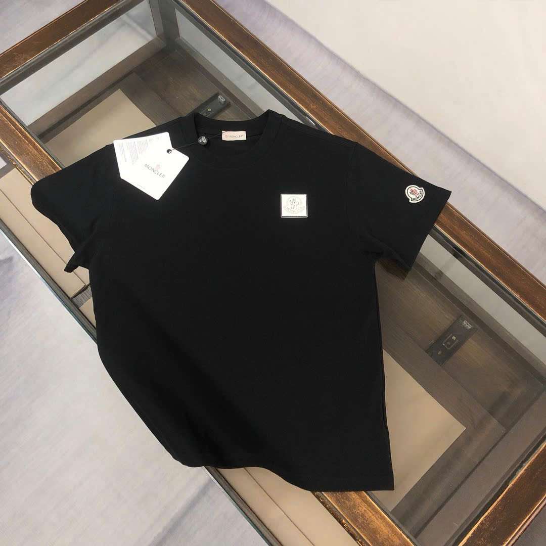 몽클레르 가슴 네모 로고 남성 반팔티 (2컬러)