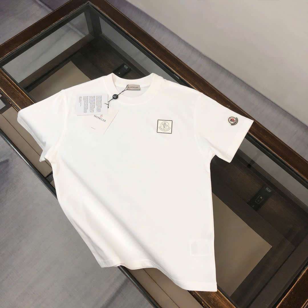 몽클레르 가슴 네모 로고 남성 반팔티 (2컬러)