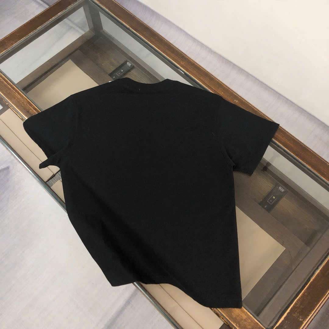 몽클레르 가슴 네모 로고 남성 반팔티 (2컬러)