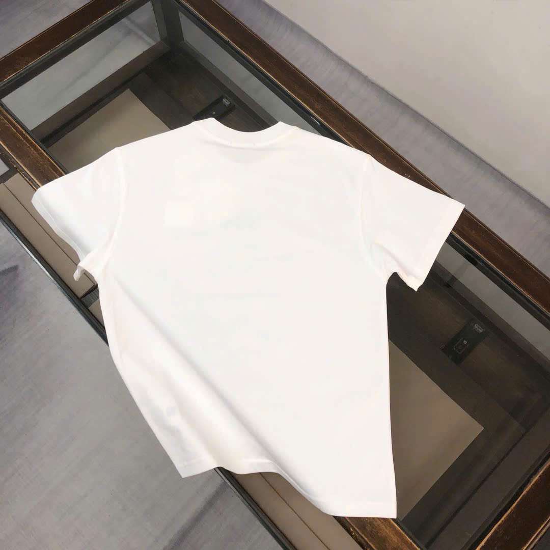 몽클레르 가슴 네모 로고 남성 반팔티 (2컬러)