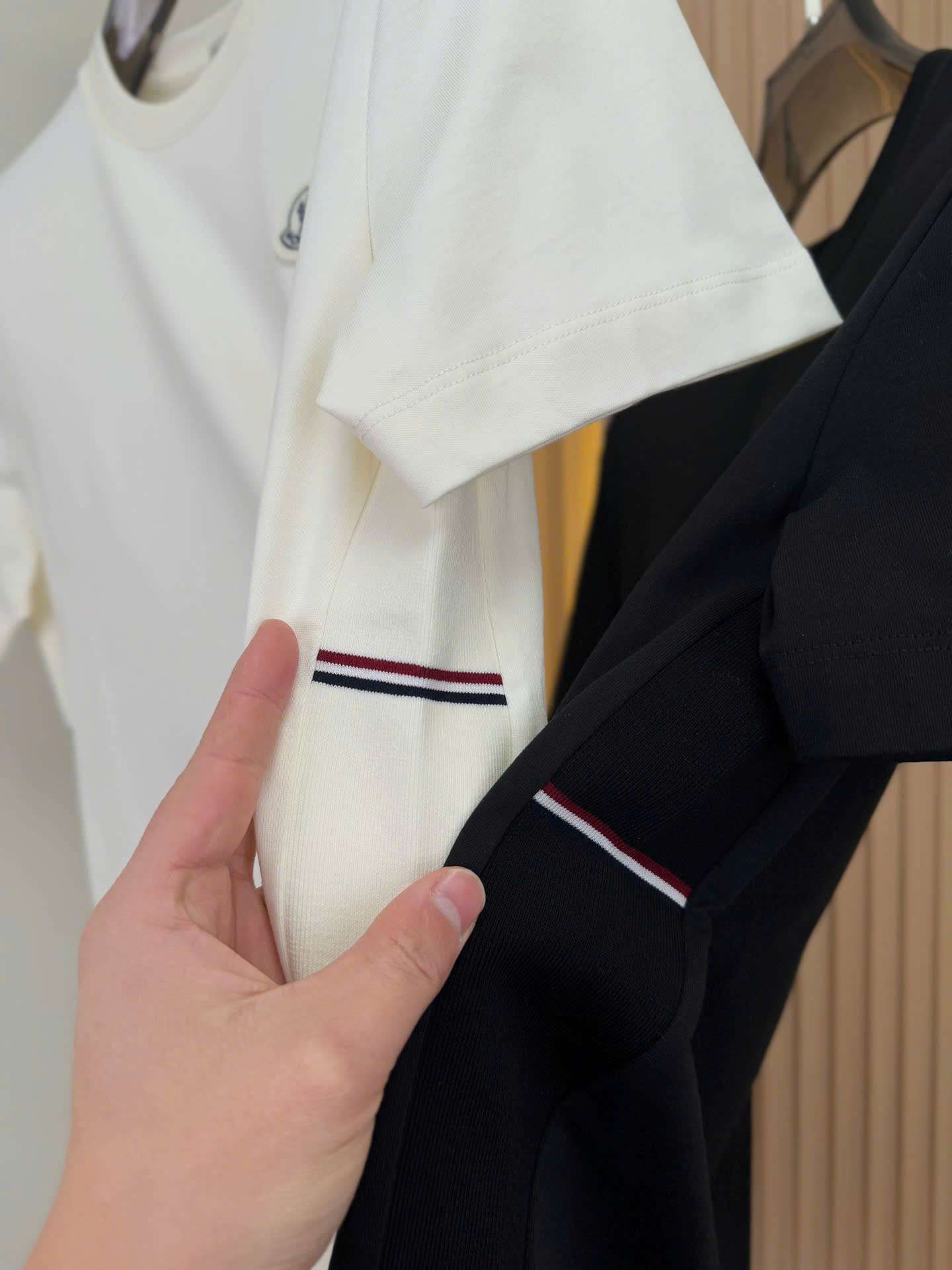 몽클레르 앞뒤 로고 남성 반팔티 (2컬러)