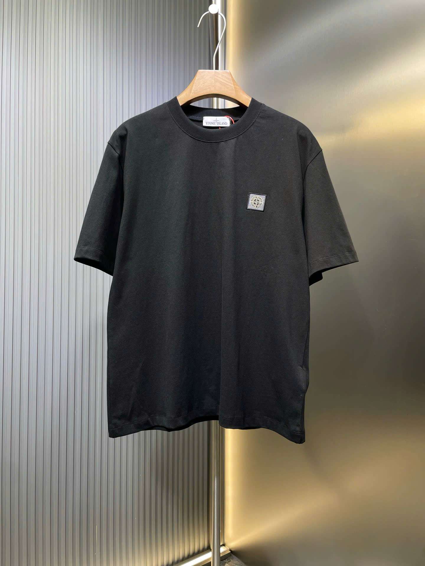 스톤아일랜드 가슴 로고 남성 반팔티