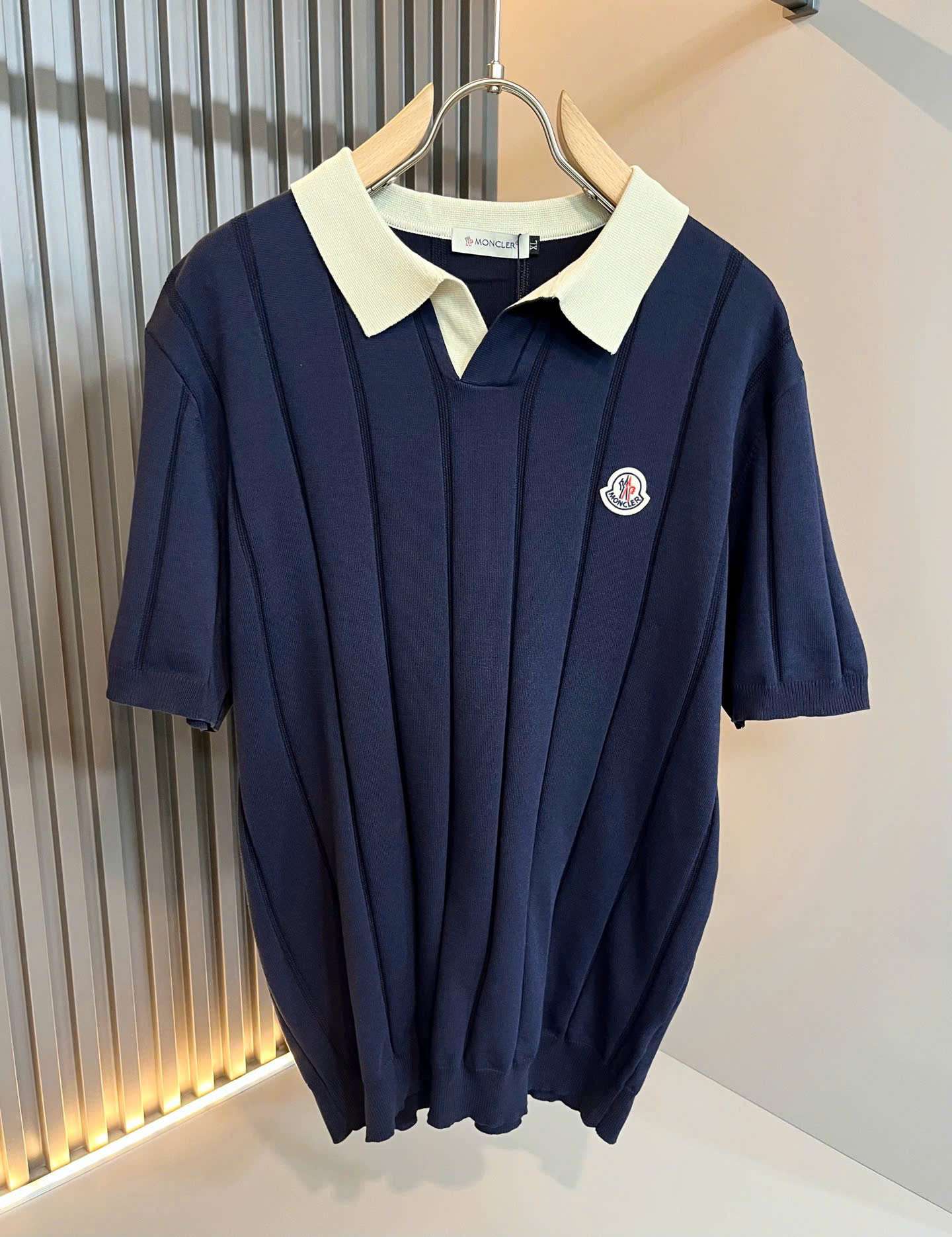 몽클레르 가슴 로고 남성 상의 (2컬러)