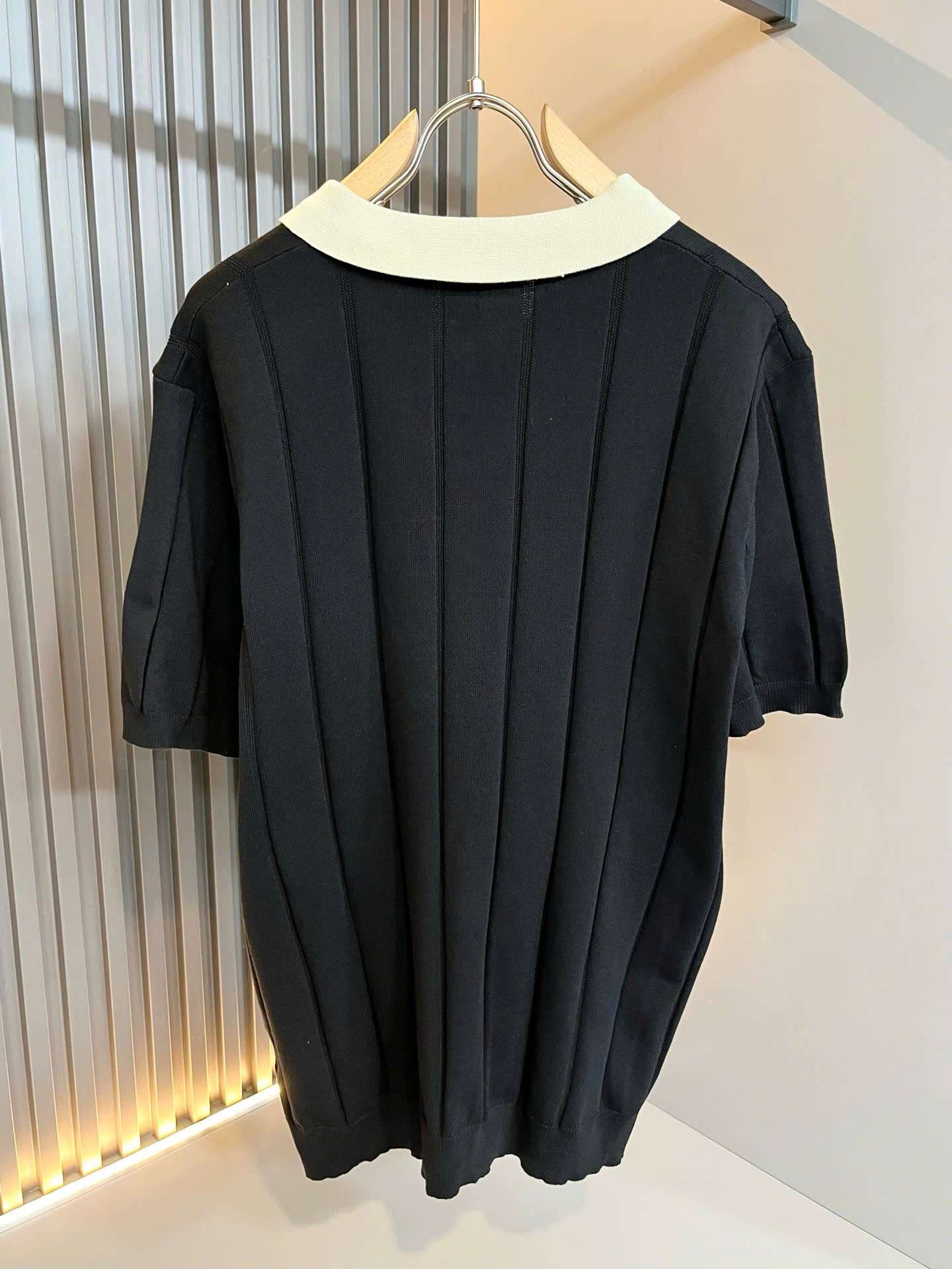 몽클레르 가슴 로고 남성 상의 (2컬러)