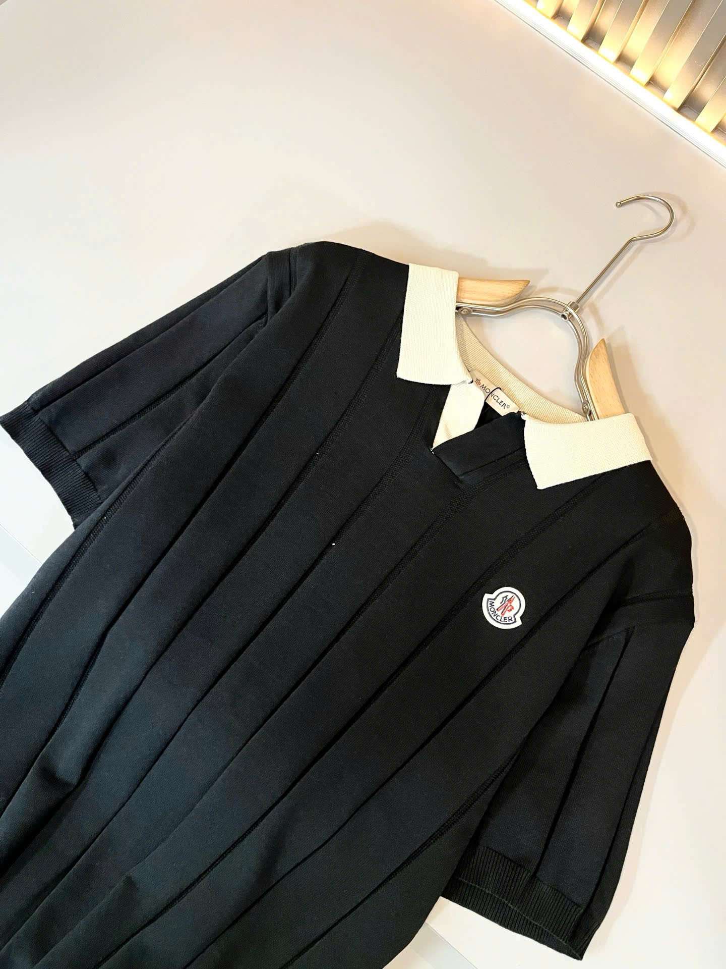 몽클레르 가슴 로고 남성 상의 (2컬러)