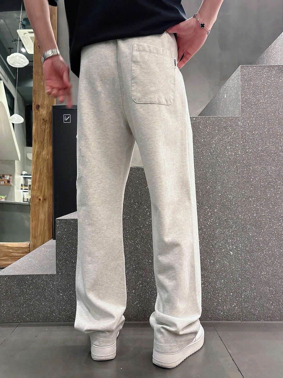 Maison Margiela 자수 로고 남성 긴바지 (2컬러)