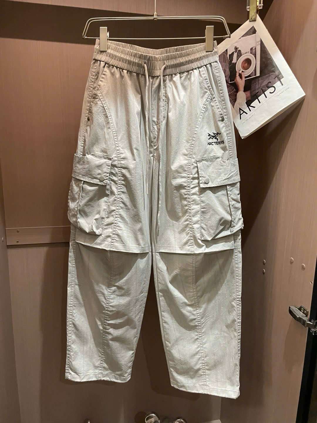 아크테릭스 자수 로고 남성 하의