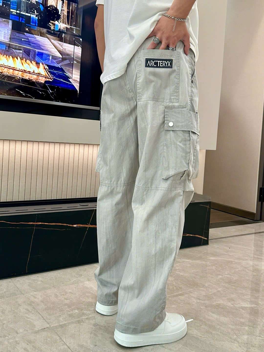 아크테릭스 자수 로고 남성 하의