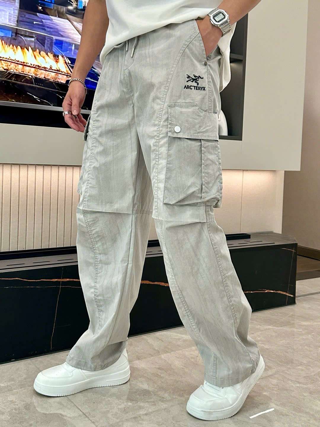 아크테릭스 자수 로고 남성 하의