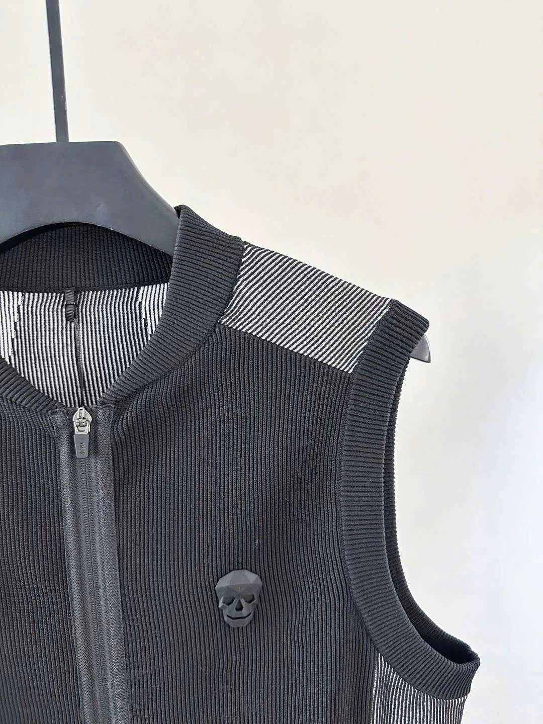 어메이징크리 시그니처 로고 남성 골프 조끼 (2컬러)