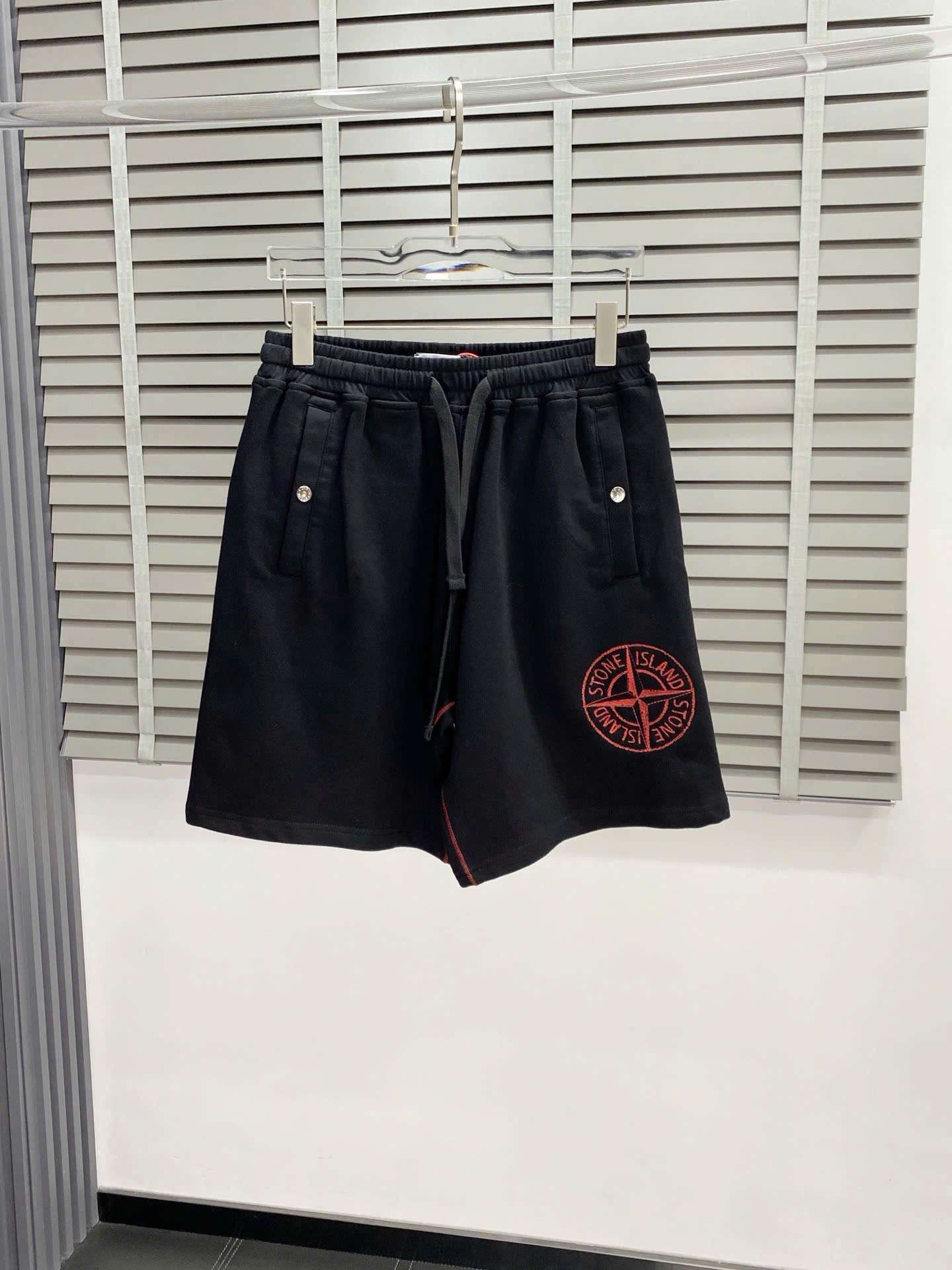 스톤아일랜드 자수 로고 남성 반바지