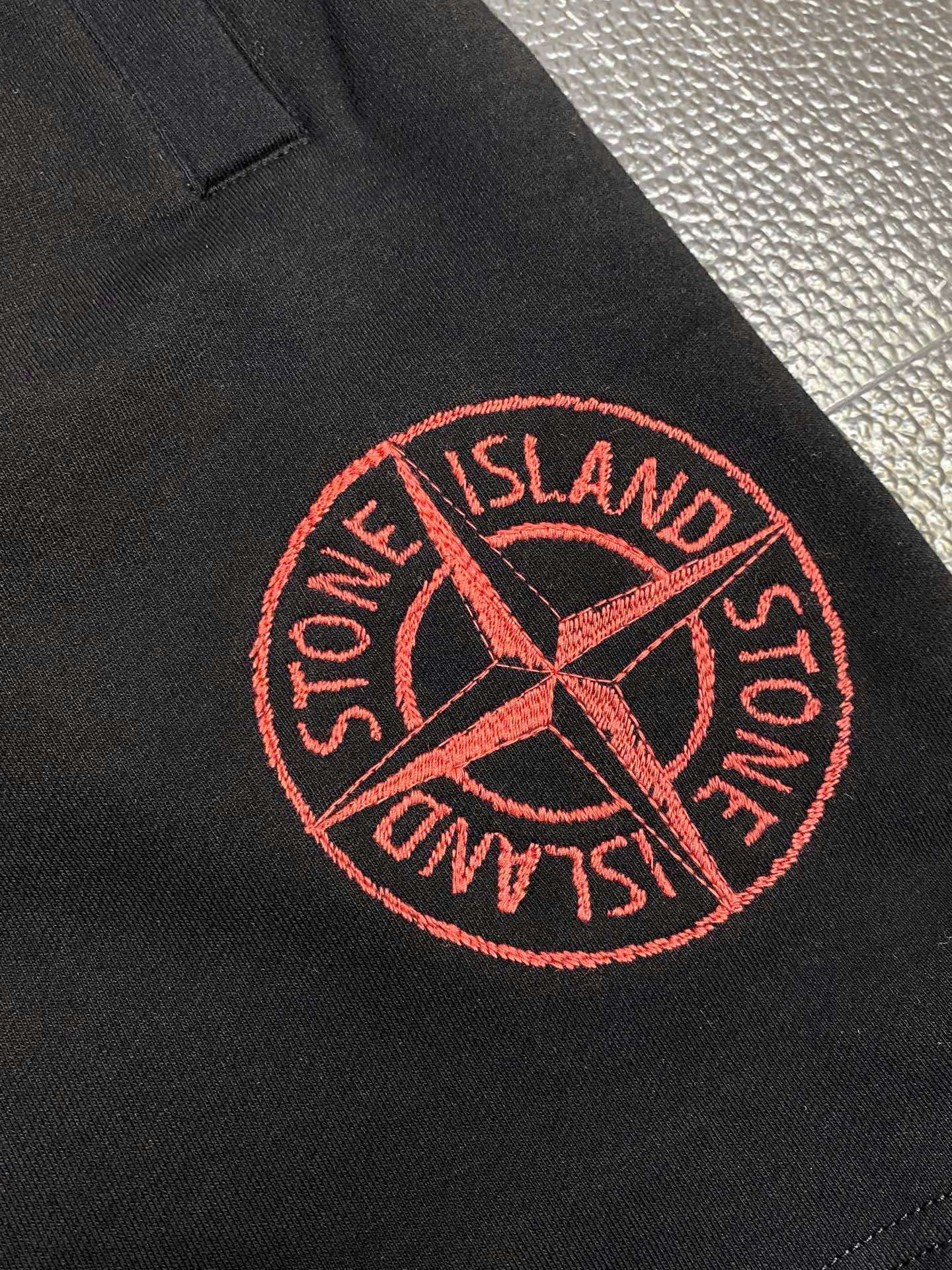 스톤아일랜드 자수 로고 남성 반바지