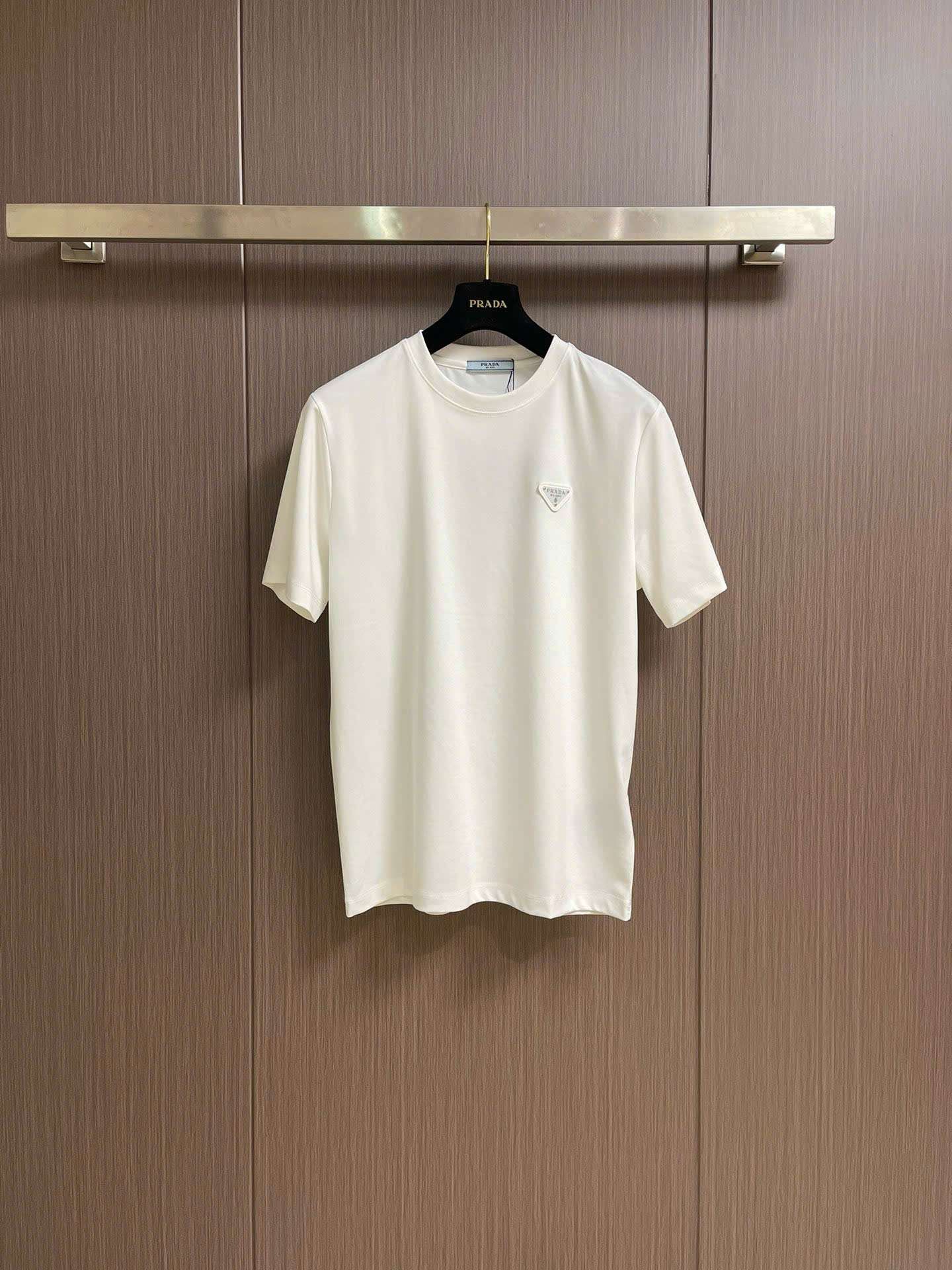 프라다 앞뒤 로고 남여공용 반팔티