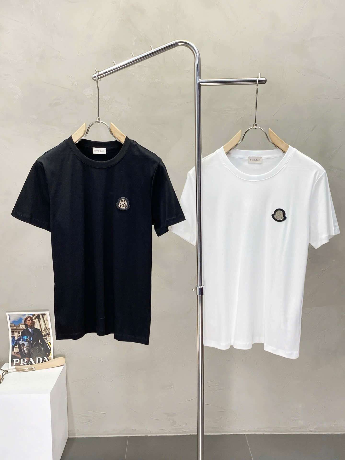 몽클레르 가슴 로고 남성 반팔티