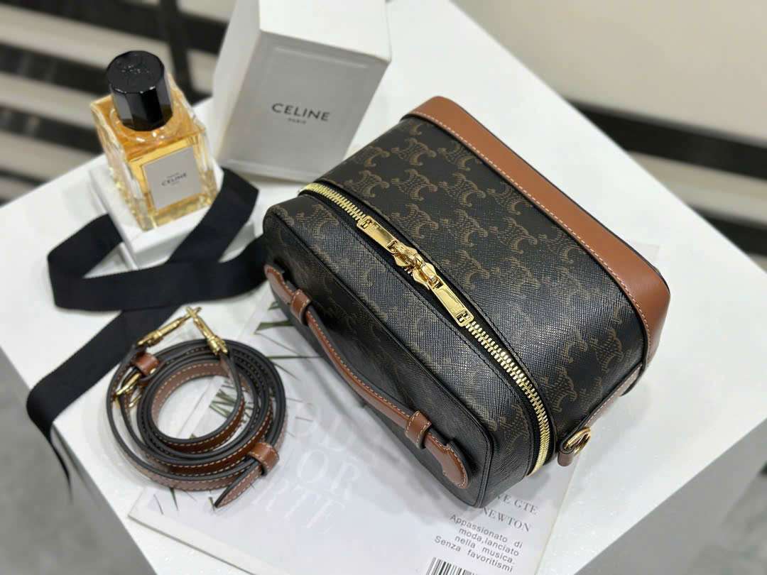 셀린느 베니티 트리오페 캔버스 앤 카프스킨 여성 가방