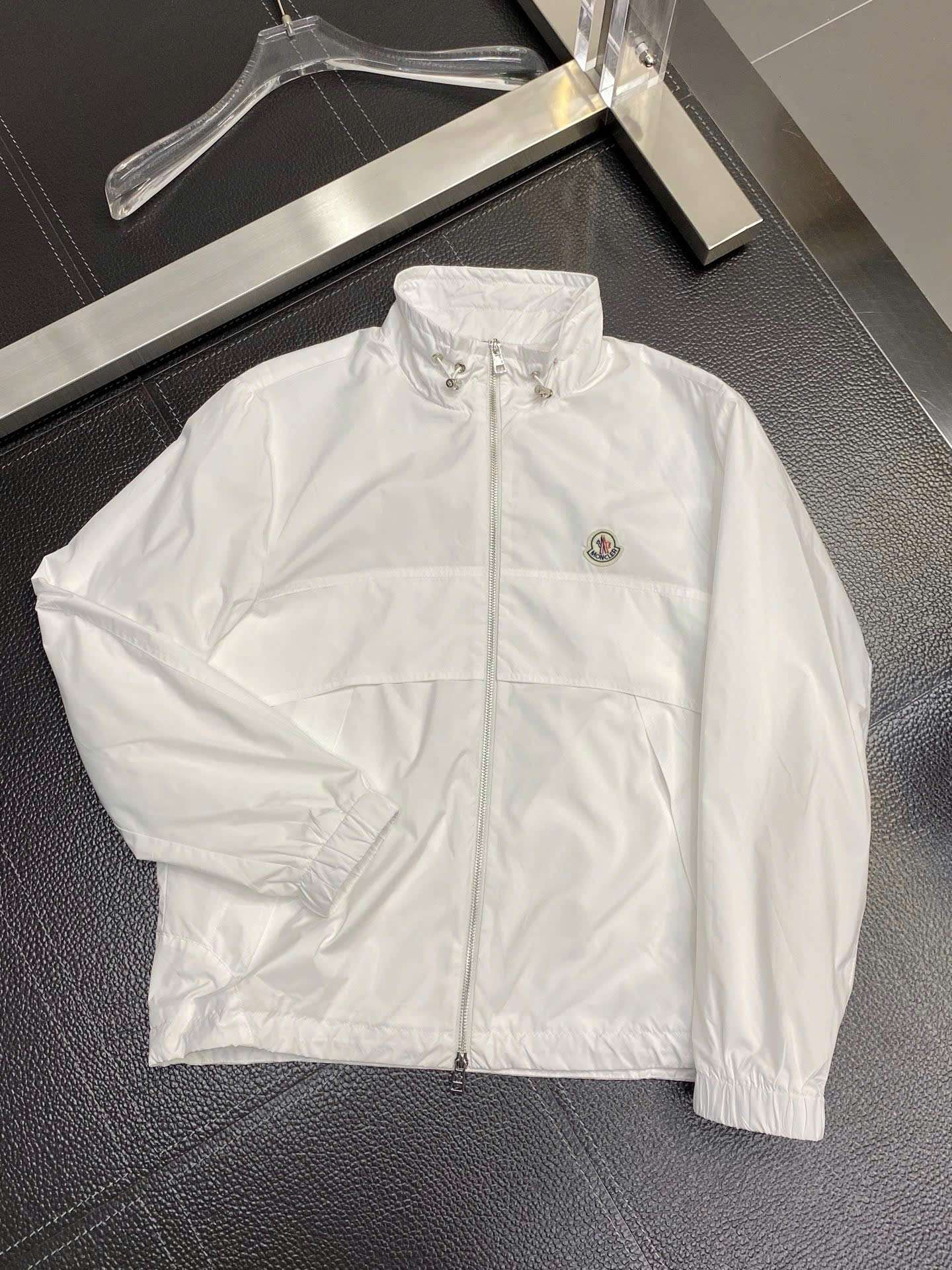 몽클레르 가슴 로고 남성 자켓