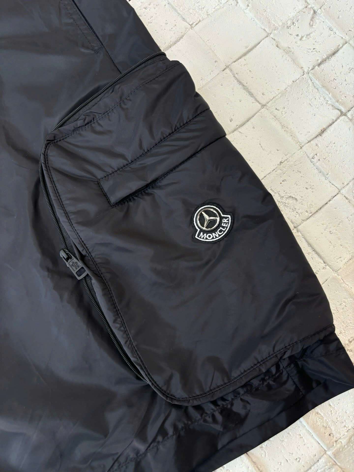 몽클레르 자수 로고 남성 반바지