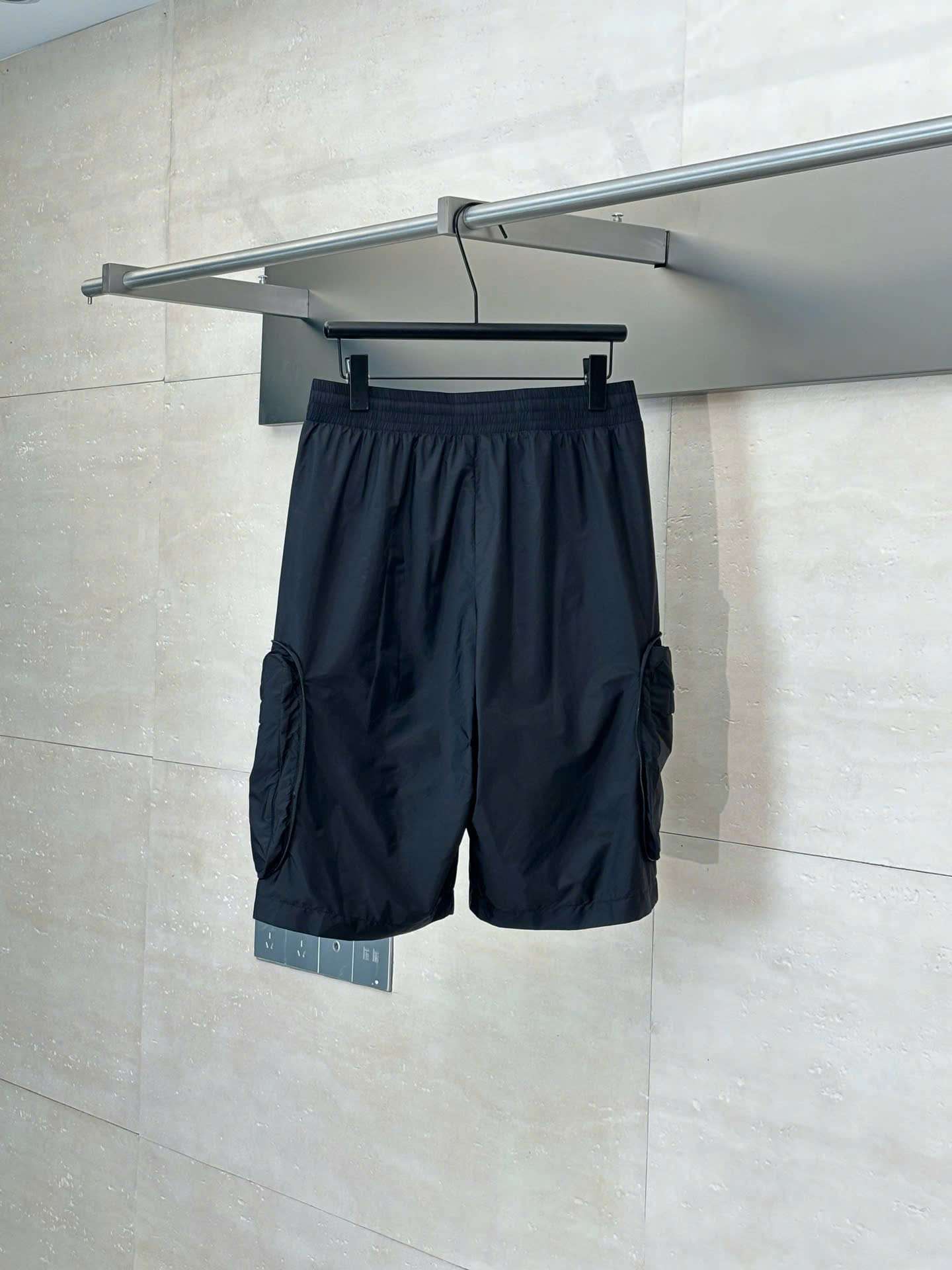 몽클레르 자수 로고 남성 반바지