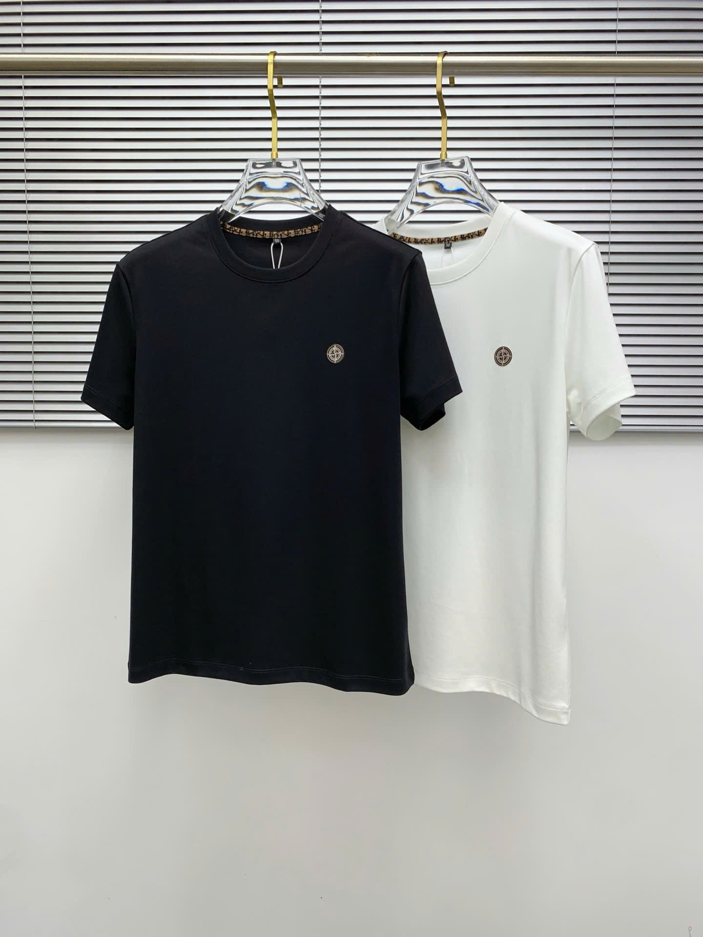 디올 가슴 로고 남성 반팔티