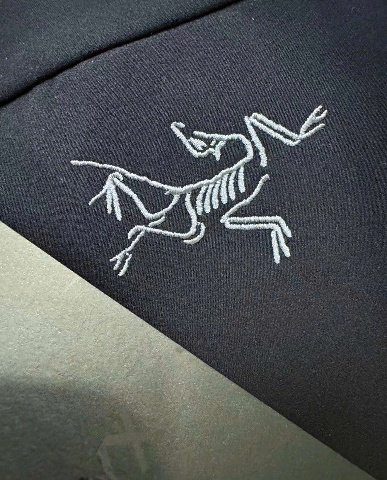 아크테릭스 가슴 로고 남성 자켓