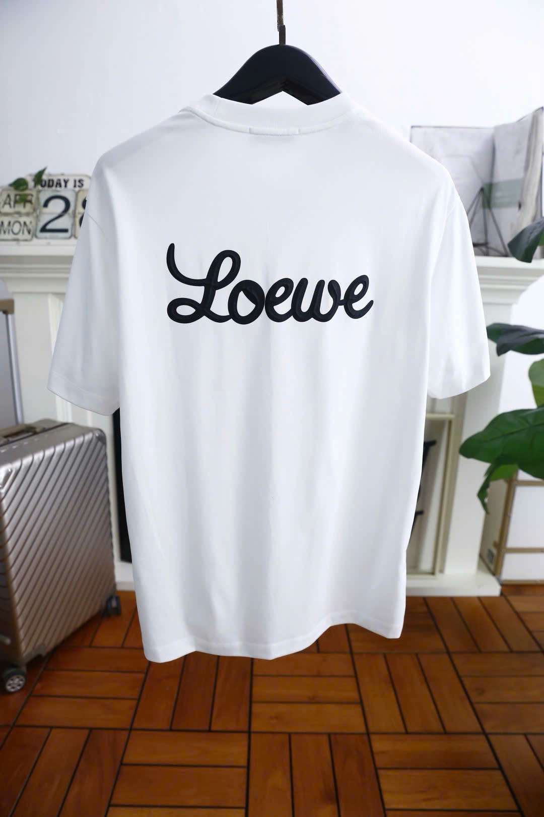 LOEWE 앞뒤 자수 로고 남성 반팔티