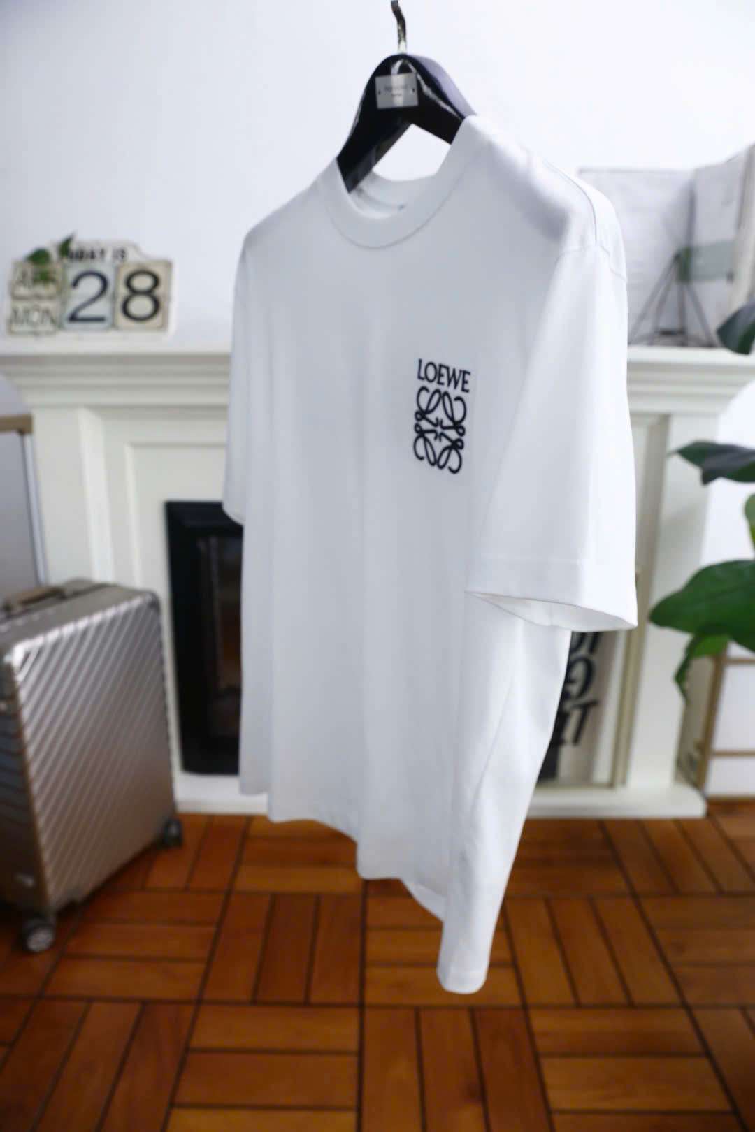 LOEWE 앞뒤 자수 로고 남성 반팔티