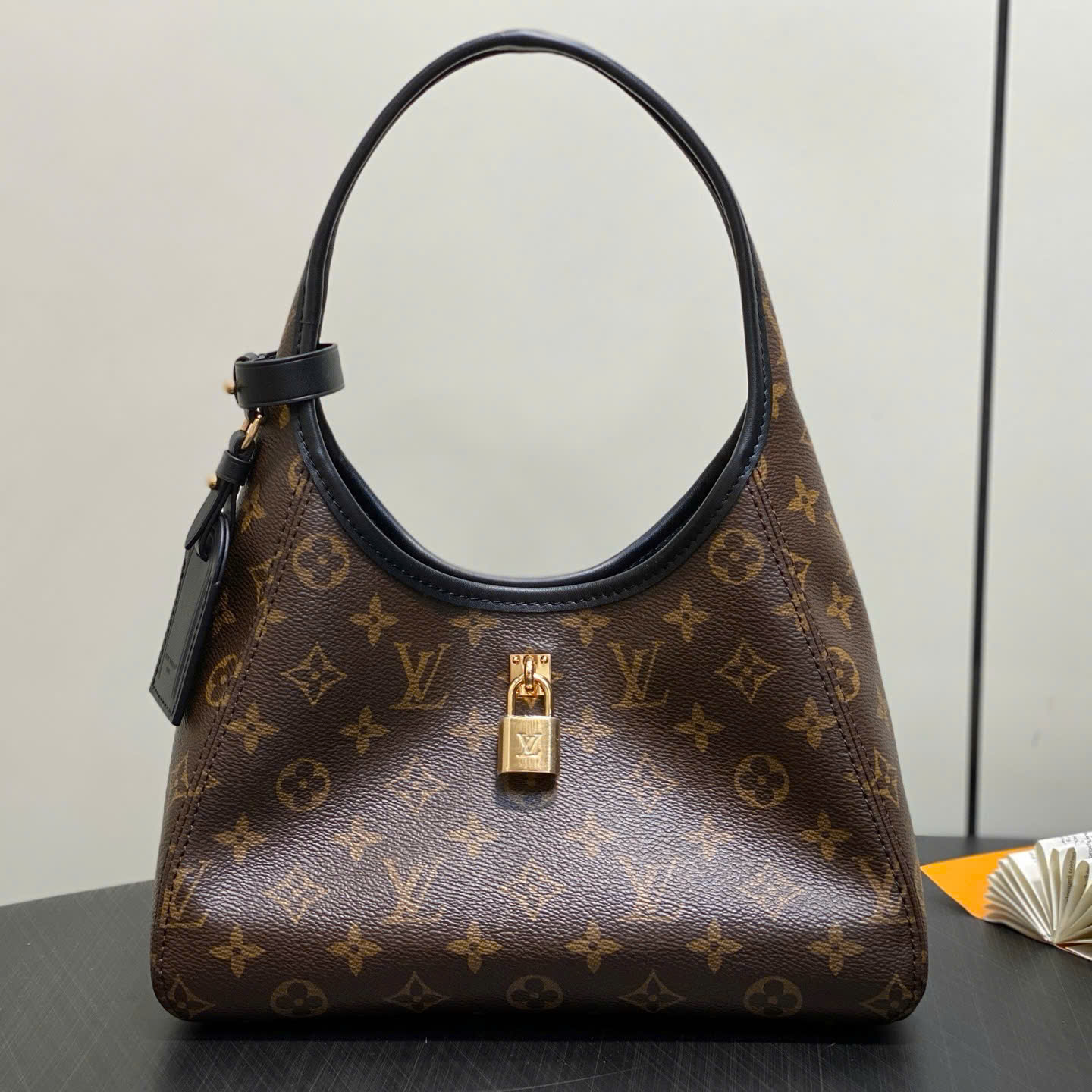 루이비통 THE DROP 여성 호보백