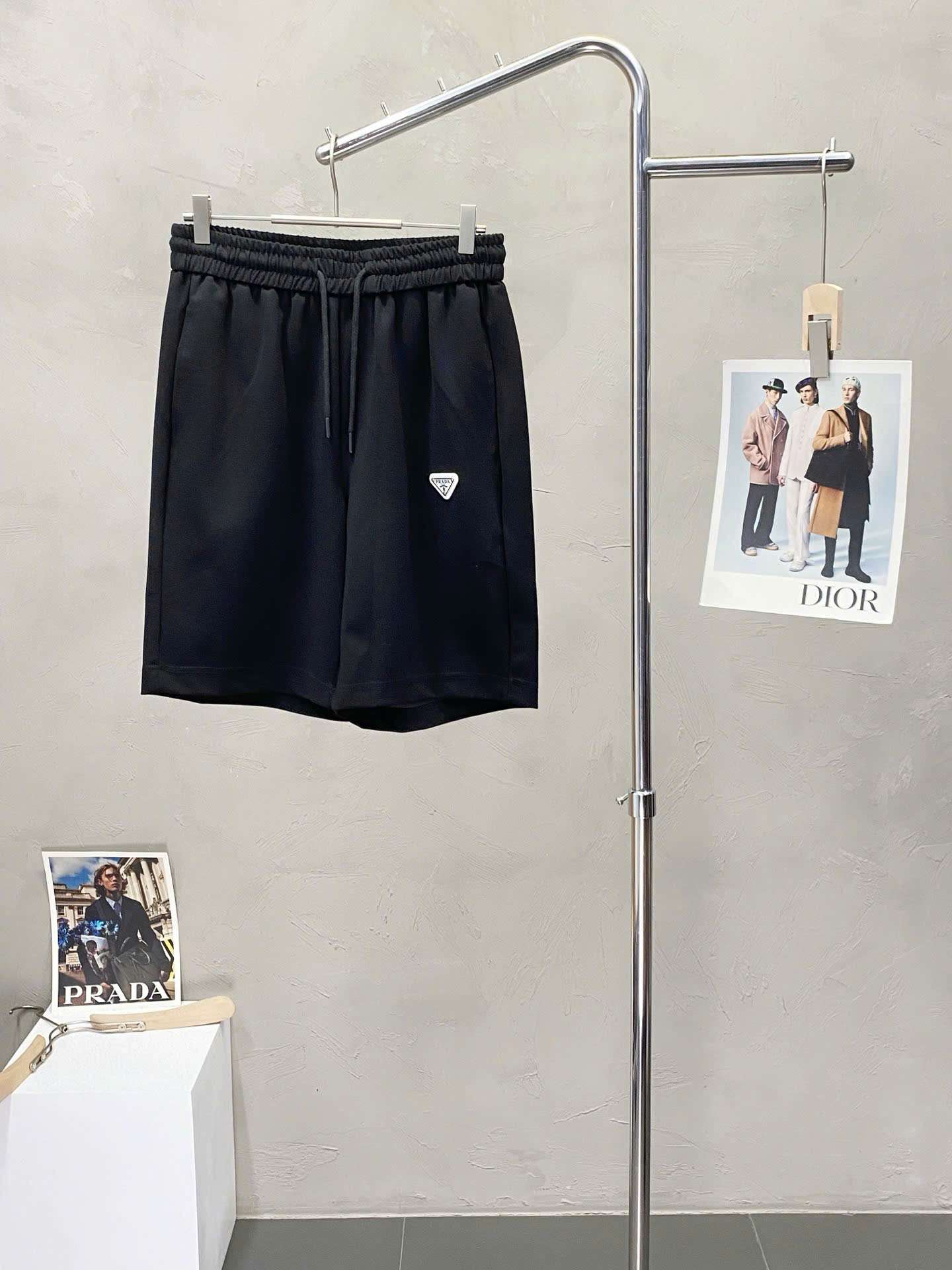 프라다 삼각 로고 남성 블랙 반바지