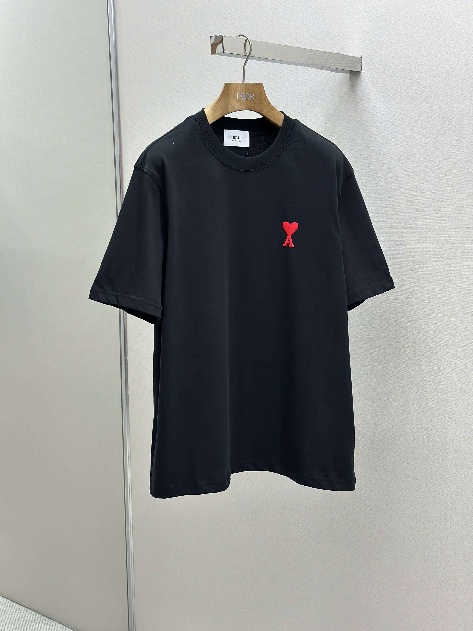 아미 가슴 하트 로고 남여공용 반팔티 (2컬러)