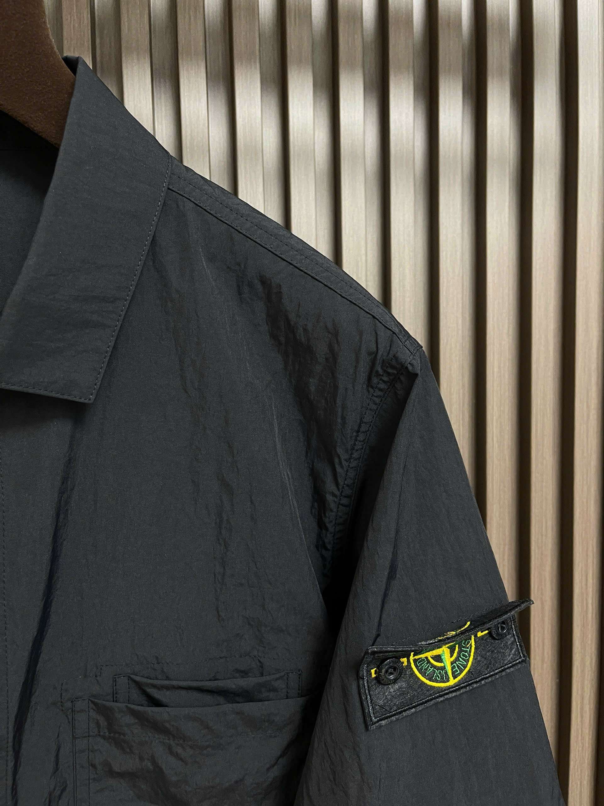 스톤아일랜드 소매 로고 남성 상의