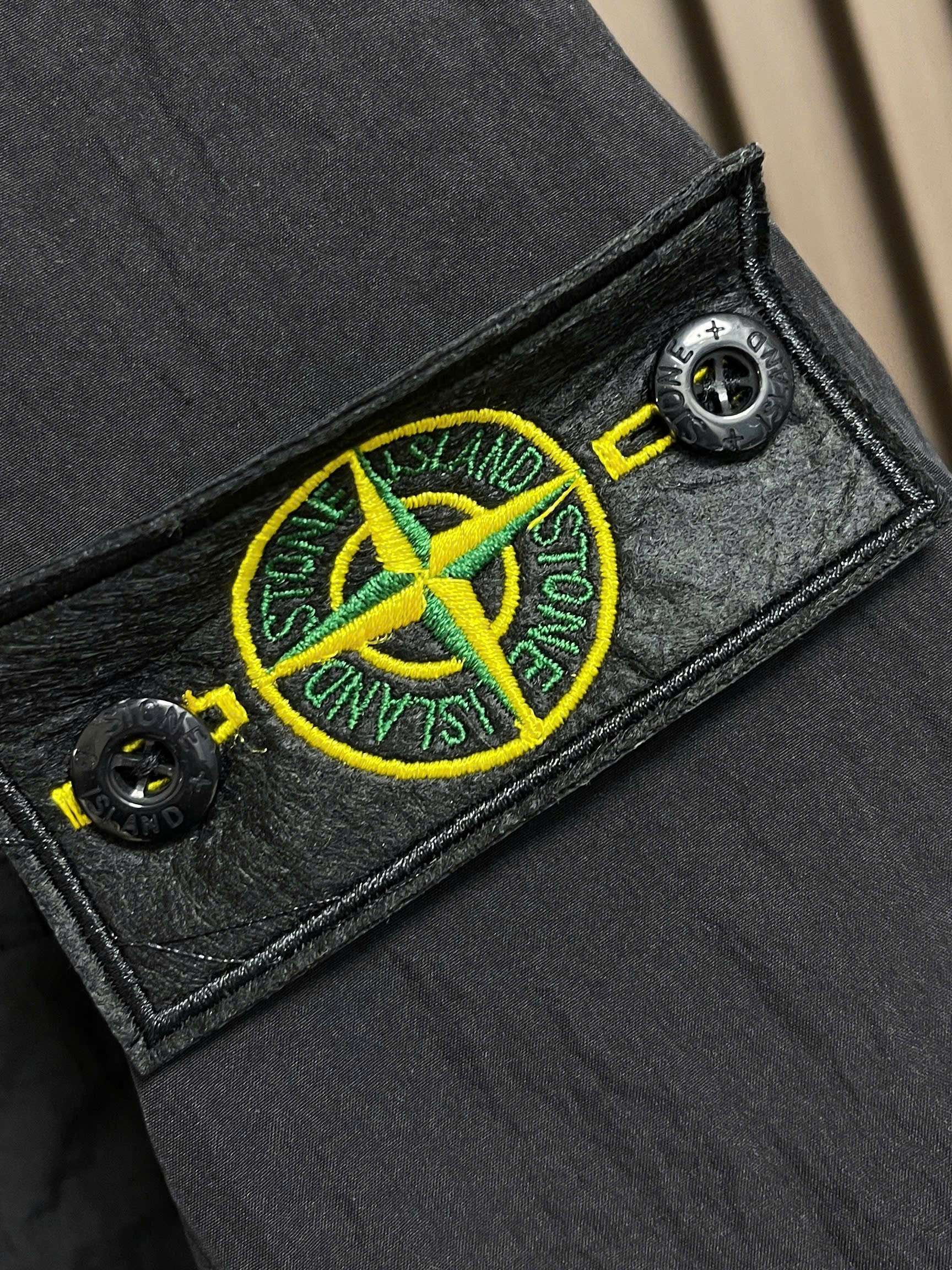 스톤아일랜드 소매 로고 남성 상의