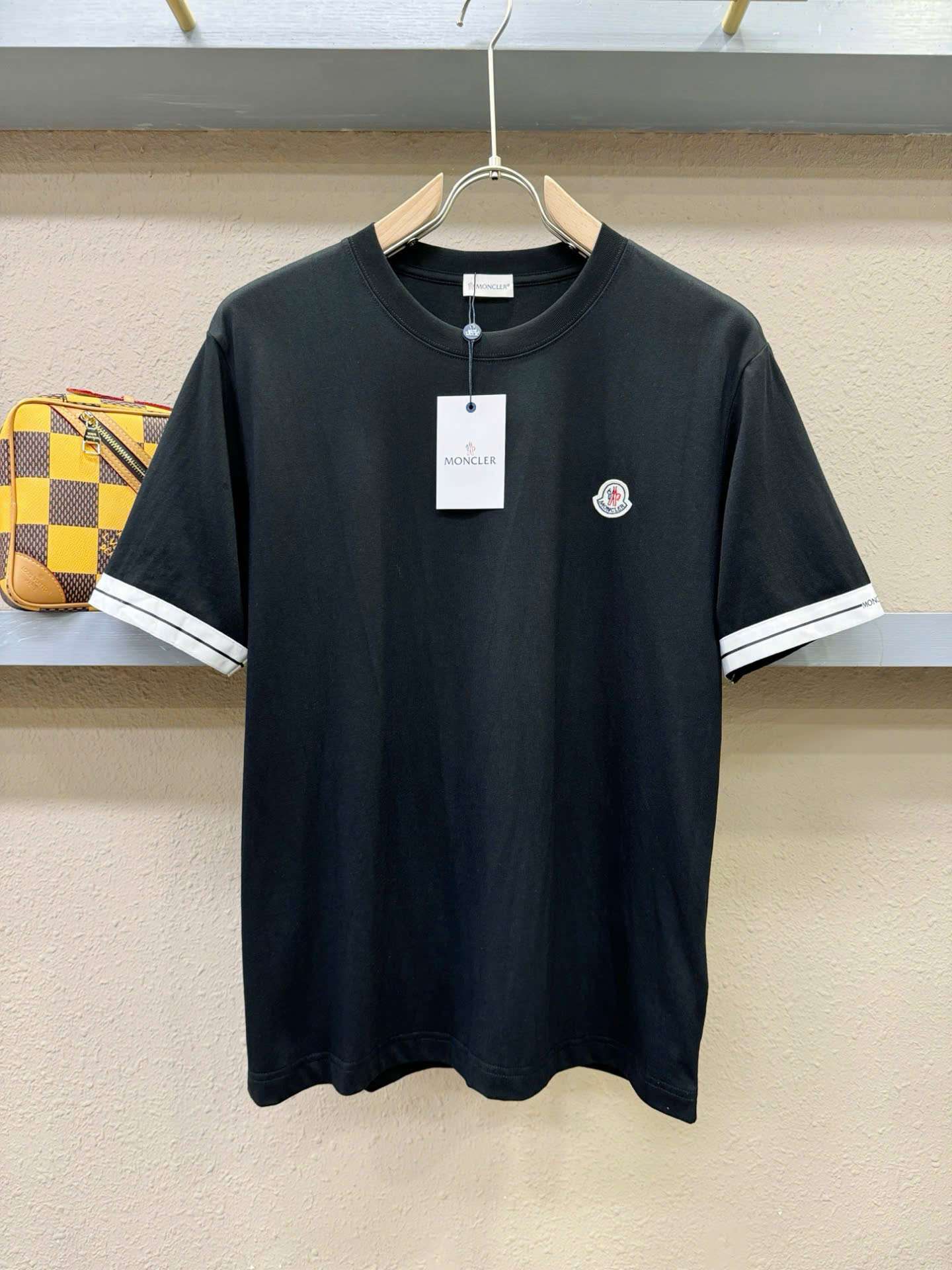 몽클레르 자수 로고 남성 반팔티