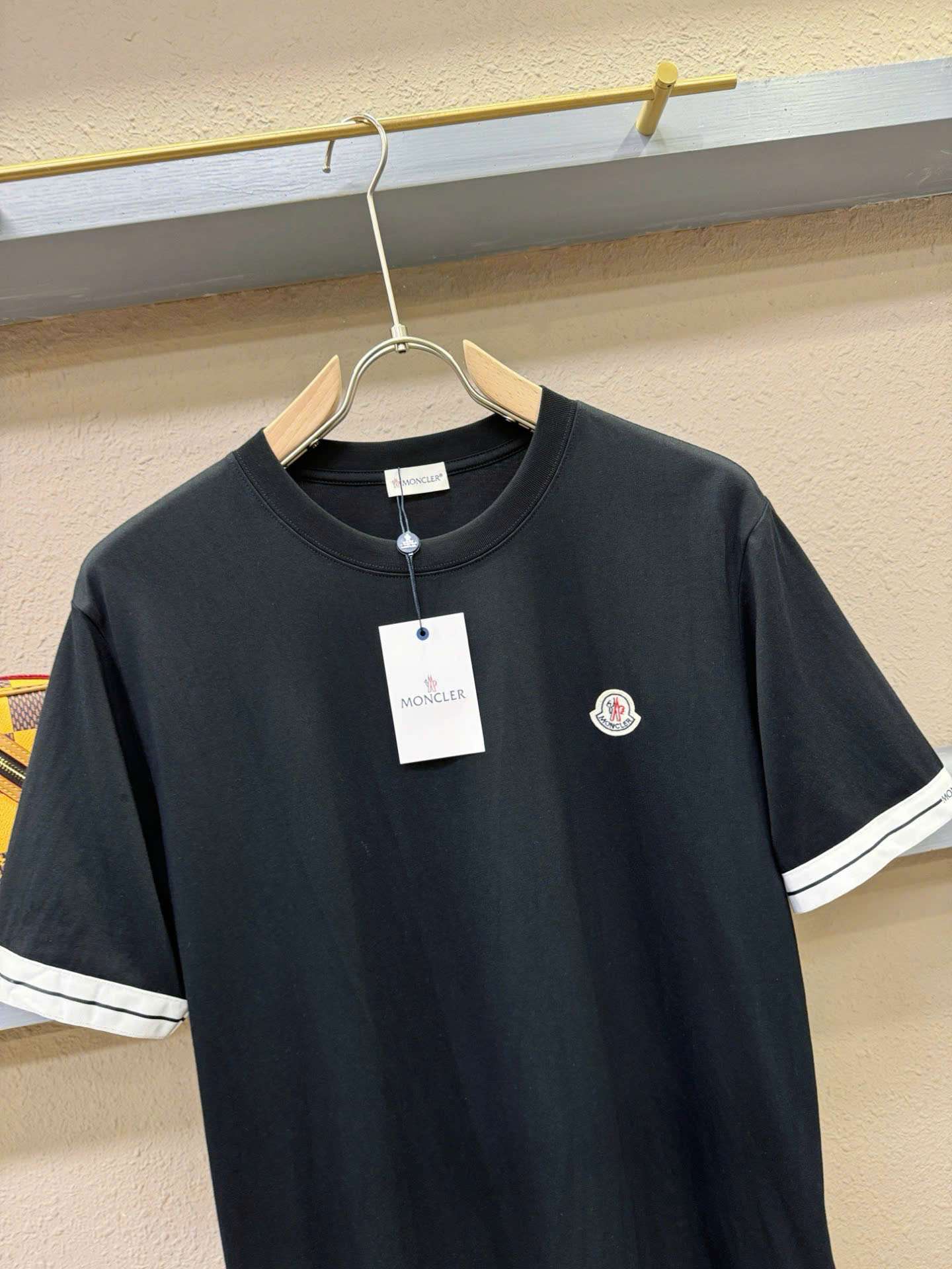 몽클레르 자수 로고 남성 반팔티