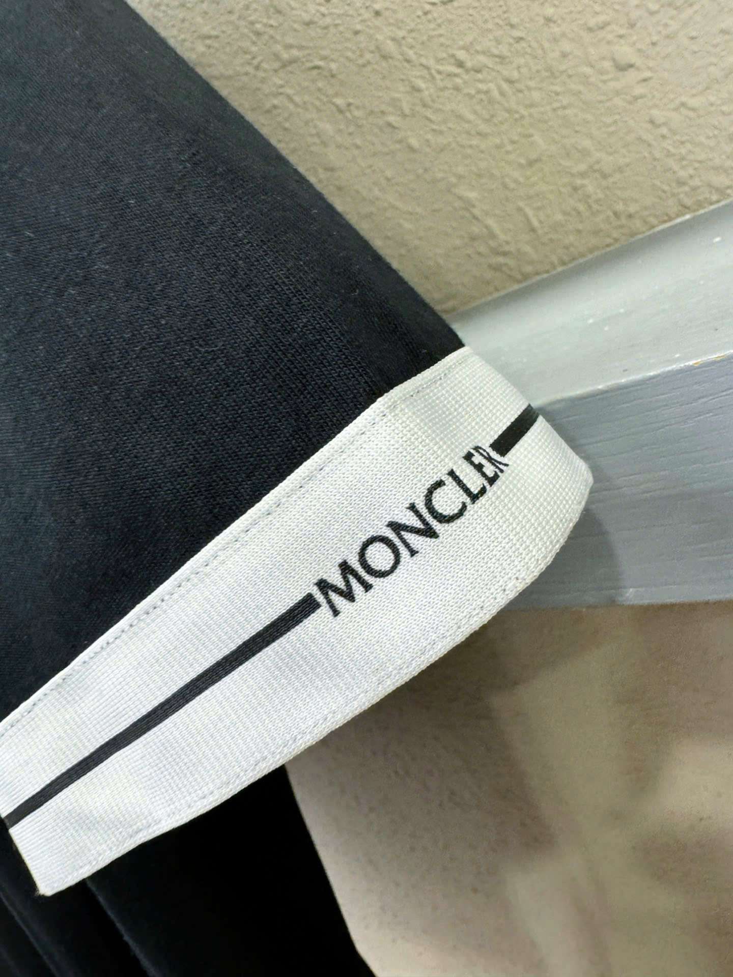 몽클레르 자수 로고 남성 반팔티